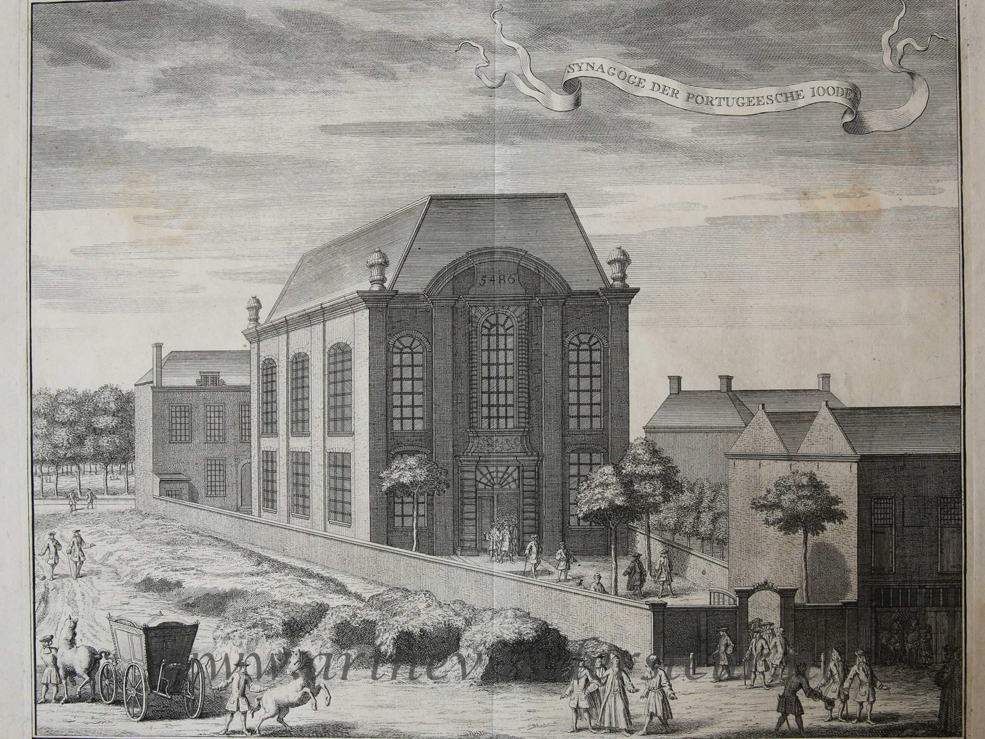 Eighteenth-century engraving of the Portuguese synagogue in The Hague: a tall brick building with round-headed windows behind a low wall, the year 5486 above the door, figures and a carriage in the foreground, and a banner overhead reading Synagoge der Portugeesche Jooden.